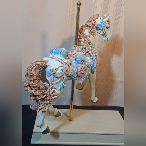 THE SAN FRANCISCO MUSIC COMPANY Elegant Carousel Horse Figurine - Picture 4 of 12
